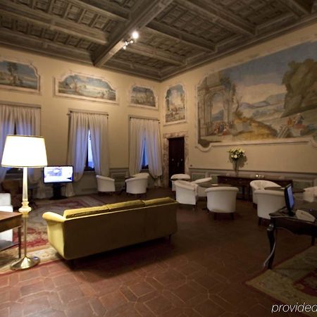 帕拉索卡尔丽缇酒店 Montepulciano Stazione 外观 照片