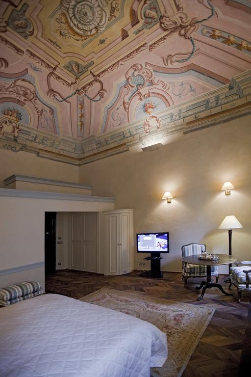 帕拉索卡尔丽缇酒店 Montepulciano Stazione 客房 照片
