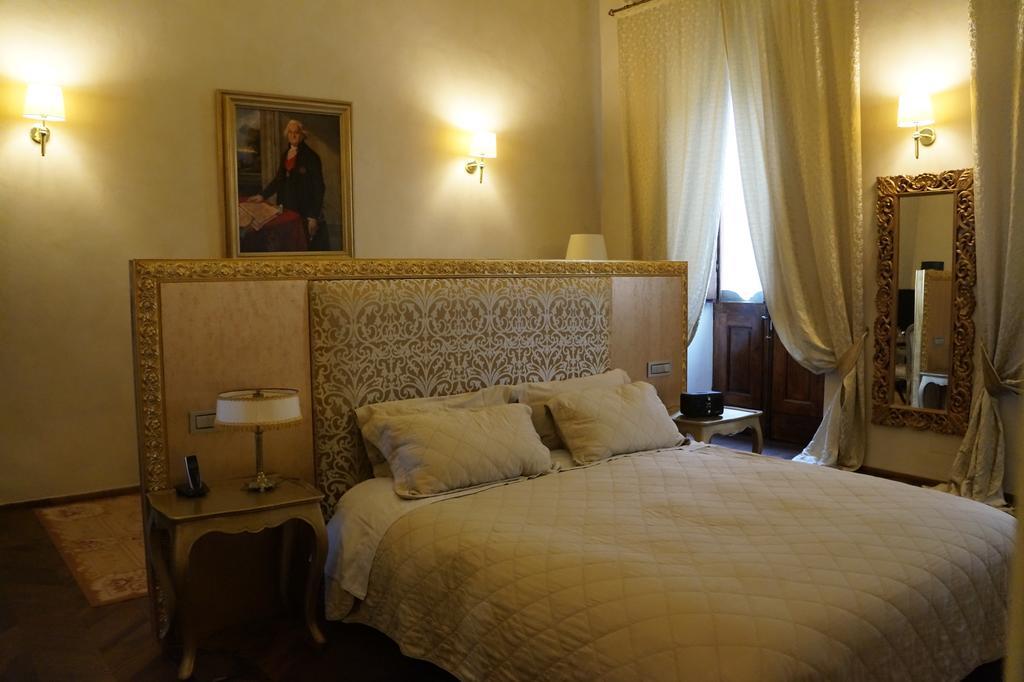 帕拉索卡尔丽缇酒店 Montepulciano Stazione 外观 照片