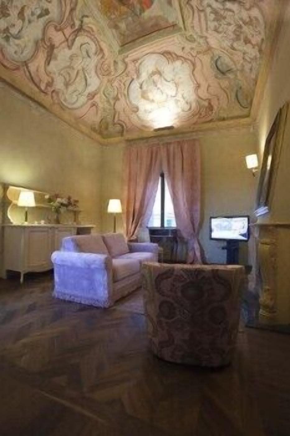 帕拉索卡尔丽缇酒店 Montepulciano Stazione 外观 照片