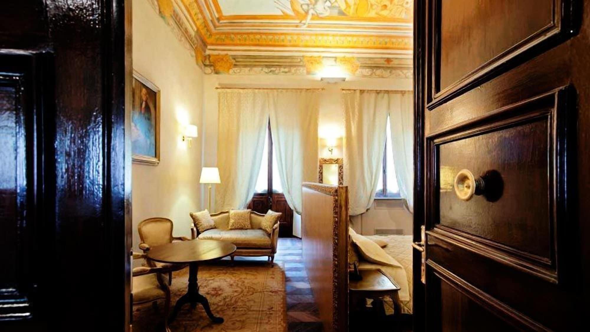 帕拉索卡尔丽缇酒店 Montepulciano Stazione 外观 照片