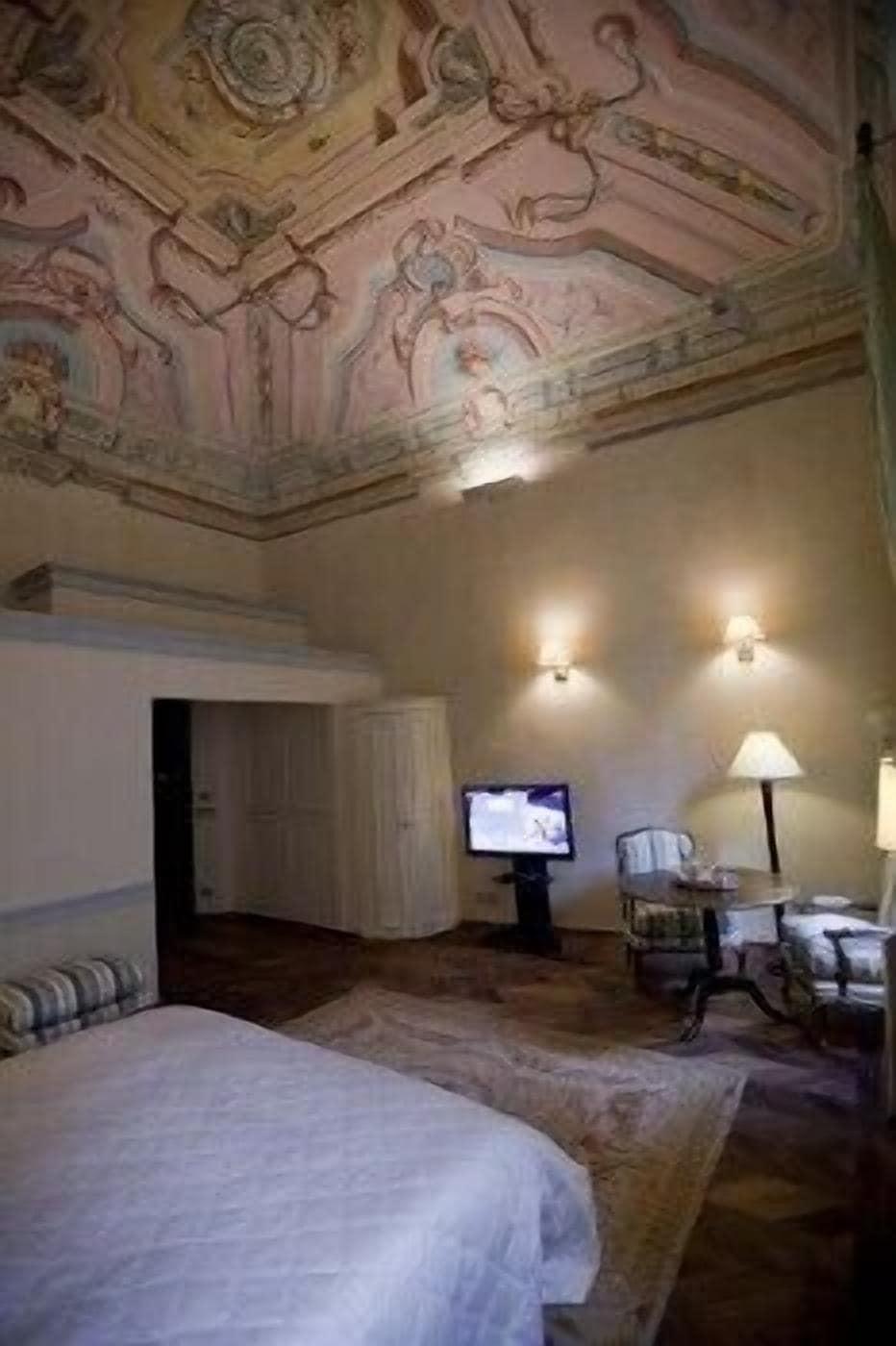 帕拉索卡尔丽缇酒店 Montepulciano Stazione 外观 照片