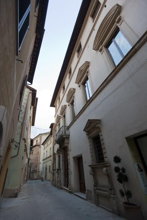帕拉索卡尔丽缇酒店 Montepulciano Stazione 外观 照片